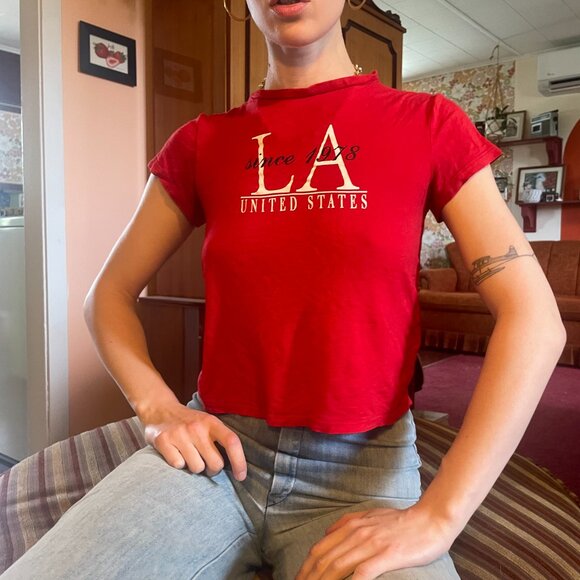 90s style LA red cropped baby tee! - Picture 6 of 15